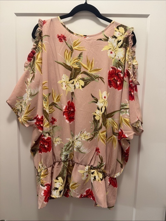 easel Tops - 🆕 easel Blush Floral Cold-Shoulder Tunic with Red & Cream Blooms. M. NWT!🔥